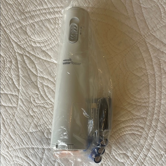Waterpik travel Water Flosser - Picture 1 of 1